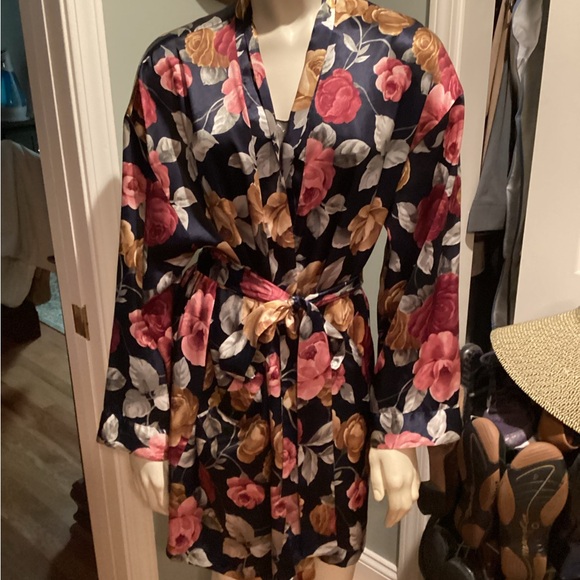 Victoria Secret Robe - Picture 9 of 15